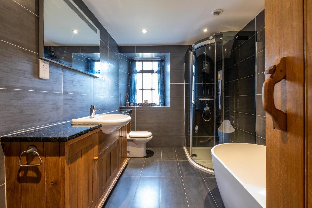 Stunning Cottage Grade 2 Listed With Parking And Hot Tub Боунес-он-Уиндермер Экстерьер фото
