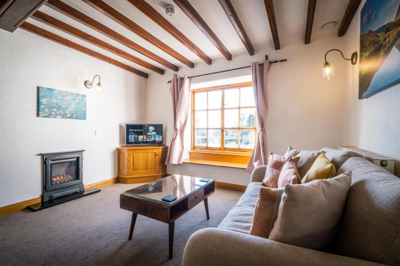 Stunning Cottage Grade 2 Listed With Parking And Hot Tub Боунес-он-Уиндермер Экстерьер фото