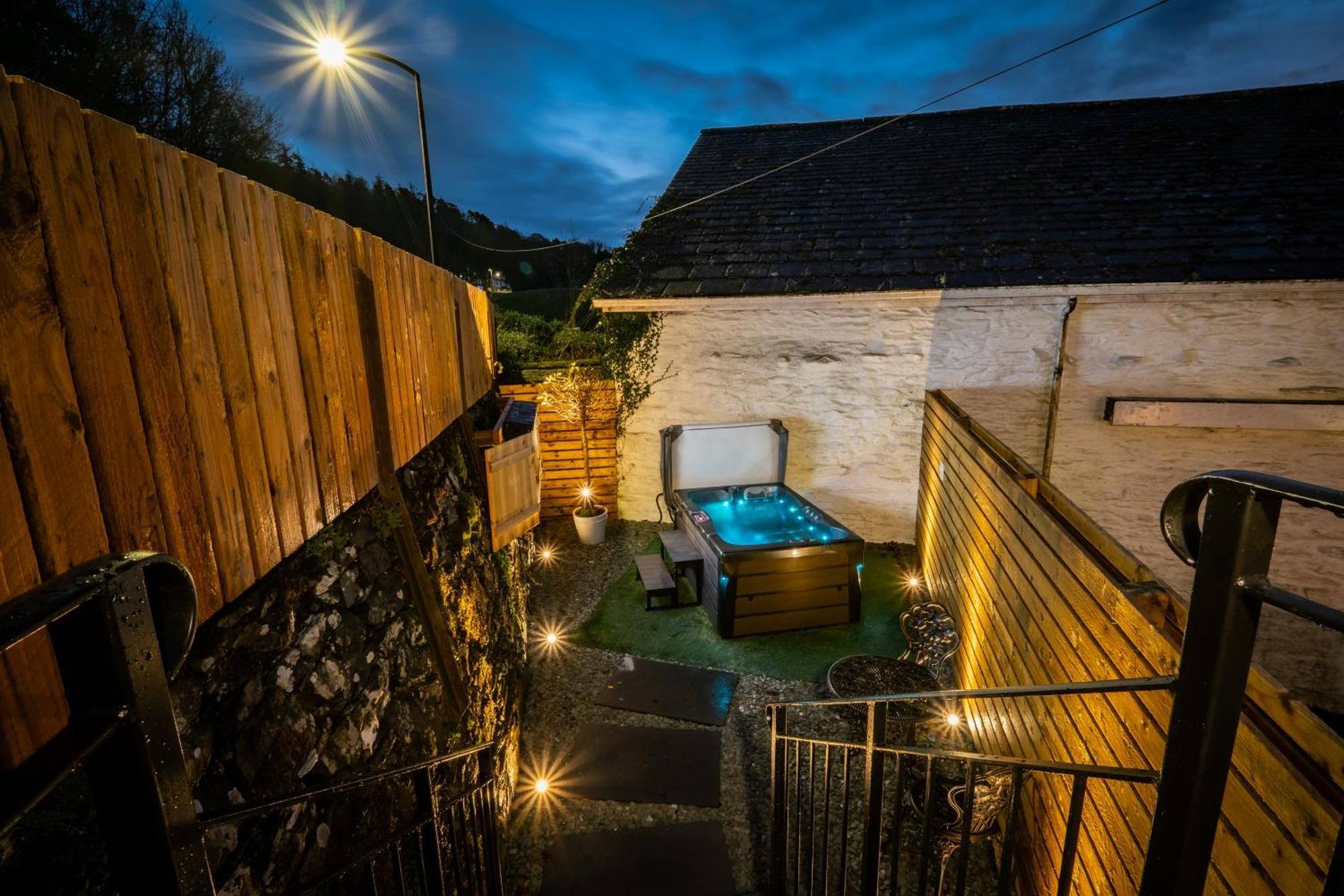Stunning Cottage Grade 2 Listed With Parking And Hot Tub Боунес-он-Уиндермер Экстерьер фото