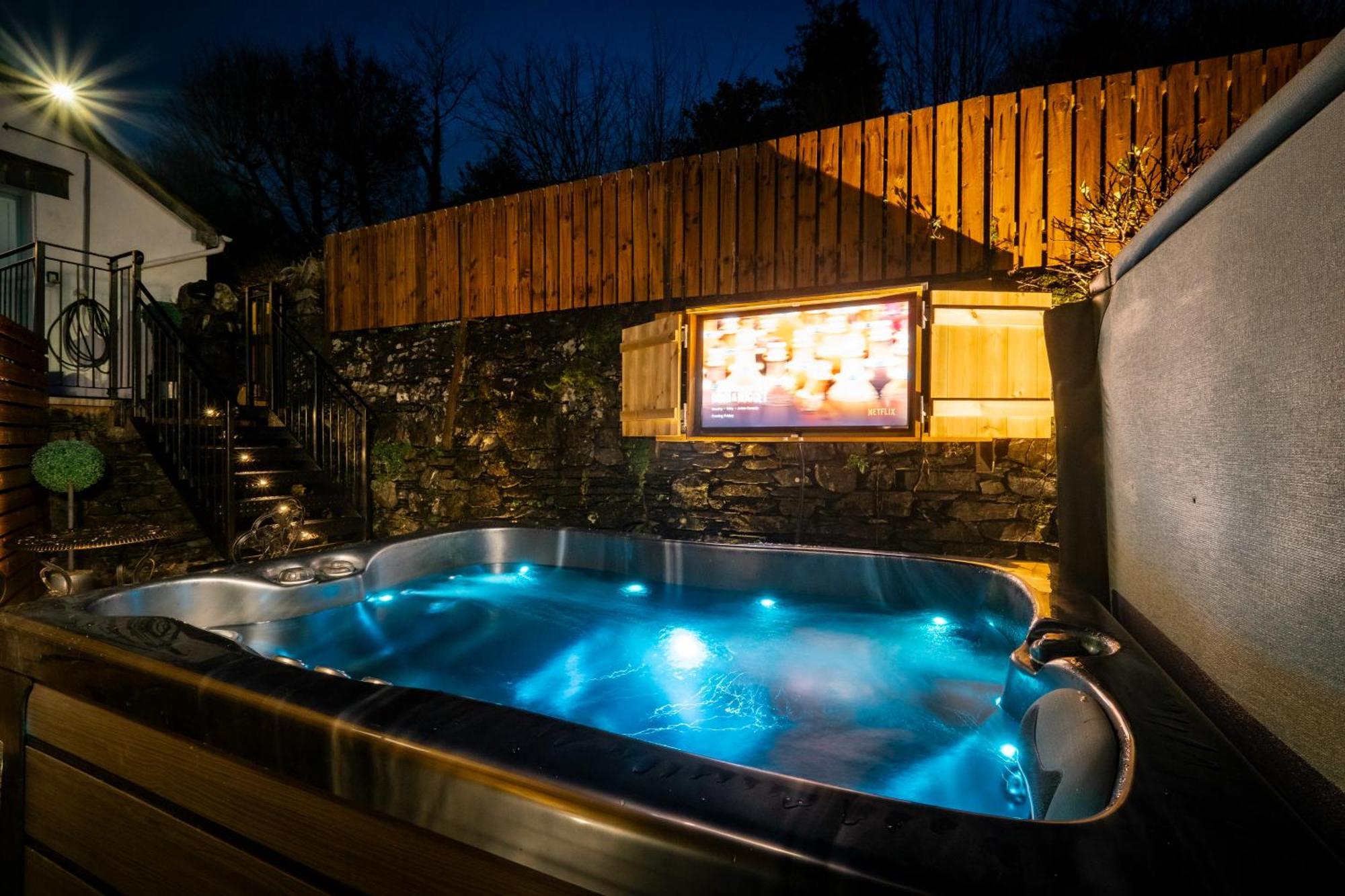 Stunning Cottage Grade 2 Listed With Parking And Hot Tub Боунес-он-Уиндермер Экстерьер фото