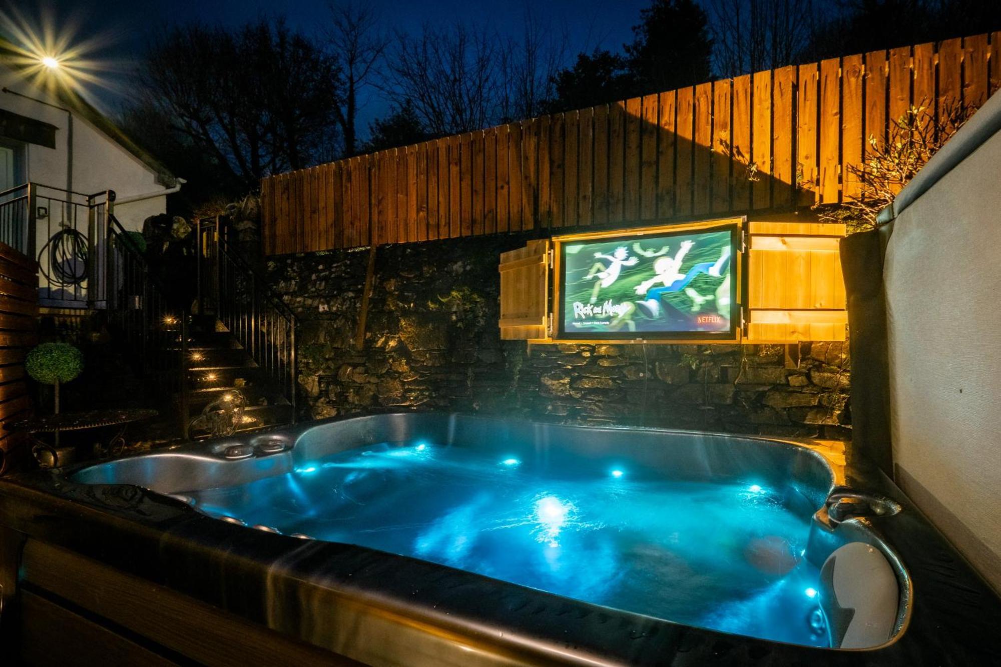 Stunning Cottage Grade 2 Listed With Parking And Hot Tub Боунес-он-Уиндермер Экстерьер фото